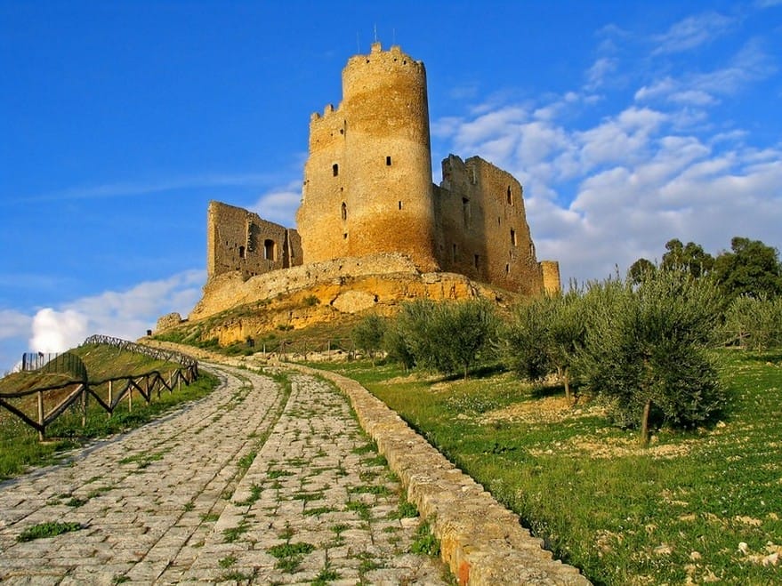 Domenica di cultura: siti archeologici gratuiti 5 castellopietrarossa6 Domenica di cultura: siti archeologici gratuiti