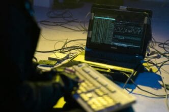 Reati informatici informatica ip pc computer Maxi operazione contro lo streaming illegale: smantellata organizzazione che forniva contenuti a 22 milioni di utenti