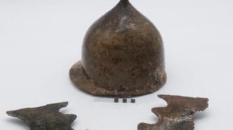 Nei fondali delle Egadi scoperti nuovi reperti: recuperato elmo “Montefortino” in straordinario stato di conservazione