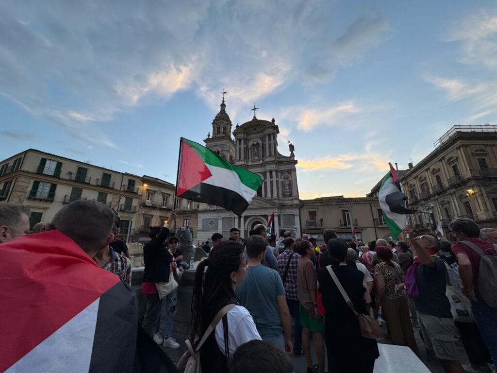 Caltanissetta aderisce alla mobilitazione nazionale per la Palestina: oltre 500 in piazza