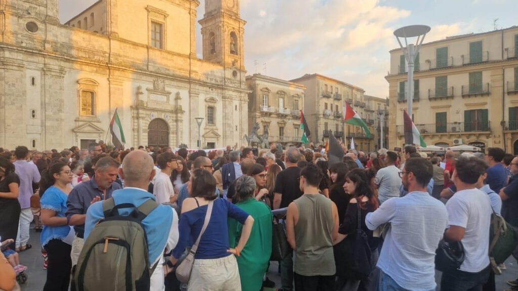 Caltanissetta aderisce alla mobilitazione nazionale per la Palestina: oltre 500 in piazza