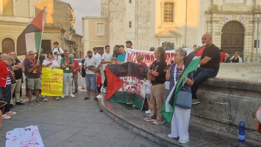 Caltanissetta aderisce alla mobilitazione nazionale per la Palestina: oltre 500 in piazza