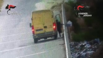 Foto Camastra, gestione illecita di rifiuti: denunciato un 45enne e sequestrato un furgone