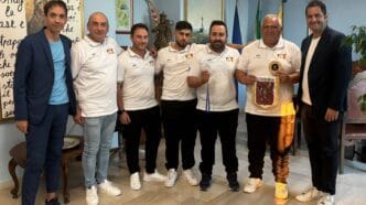 Tav Trinacria Campionato Italiano di Skeet, in alto il nome della città di Gela con gli atleti della Tav Trinacria e Alberto Maganuco