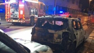 Modica, tre auto della Guardia di Finanza distrutte da un incendio 14 1764234511398 incendio.PNG Modica, tre auto della Guardia di Finanza distrutte da un incendio