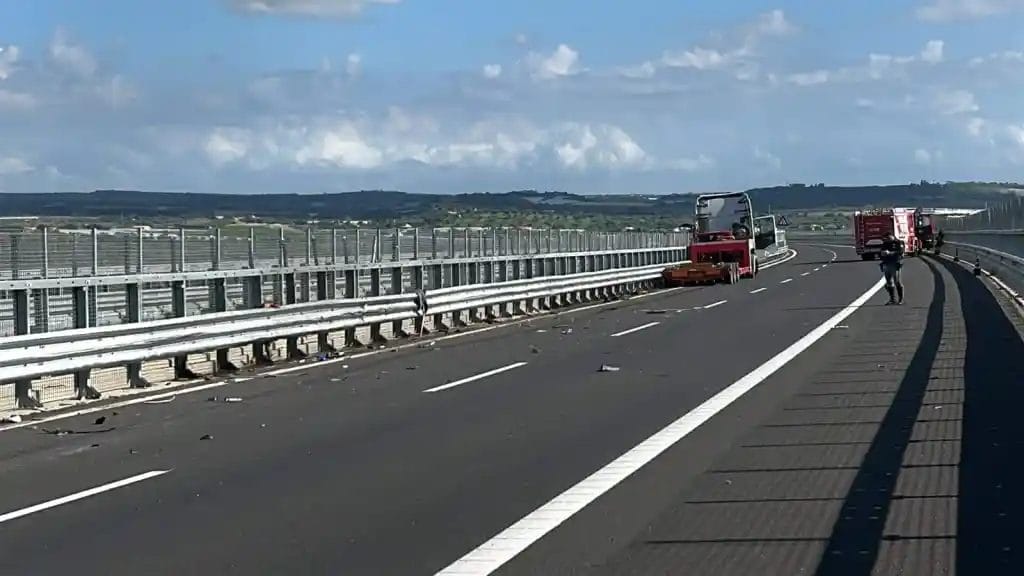 Tragedia sulla A18 Siracusa-Gela: camionista di 33 anni perde la vita in un incidente autonomo