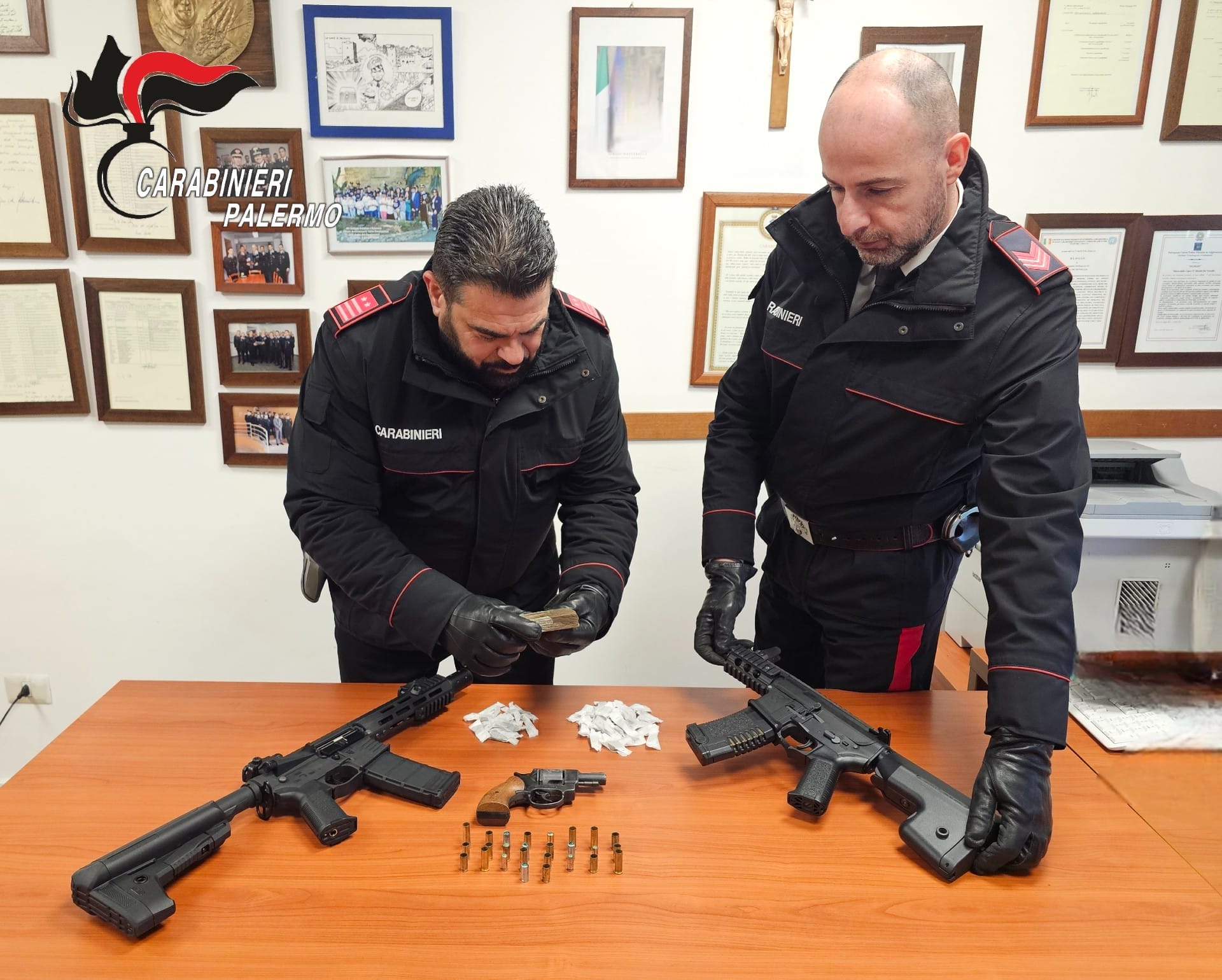 CC San Filippo Neri Blitz dei Carabinieri allo ZEN 2: cinque arresti per droga e controlli a tappeto nel quartiere