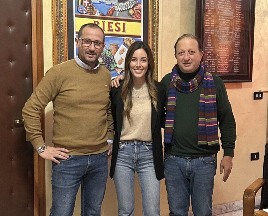 FOTO ASS. PASQUALETTO E DIPENDENTI e1768815819465 Fondo Editoria 2025-2026, a Riesi oltre 12mila euro per nuovi volumi della biblioteca