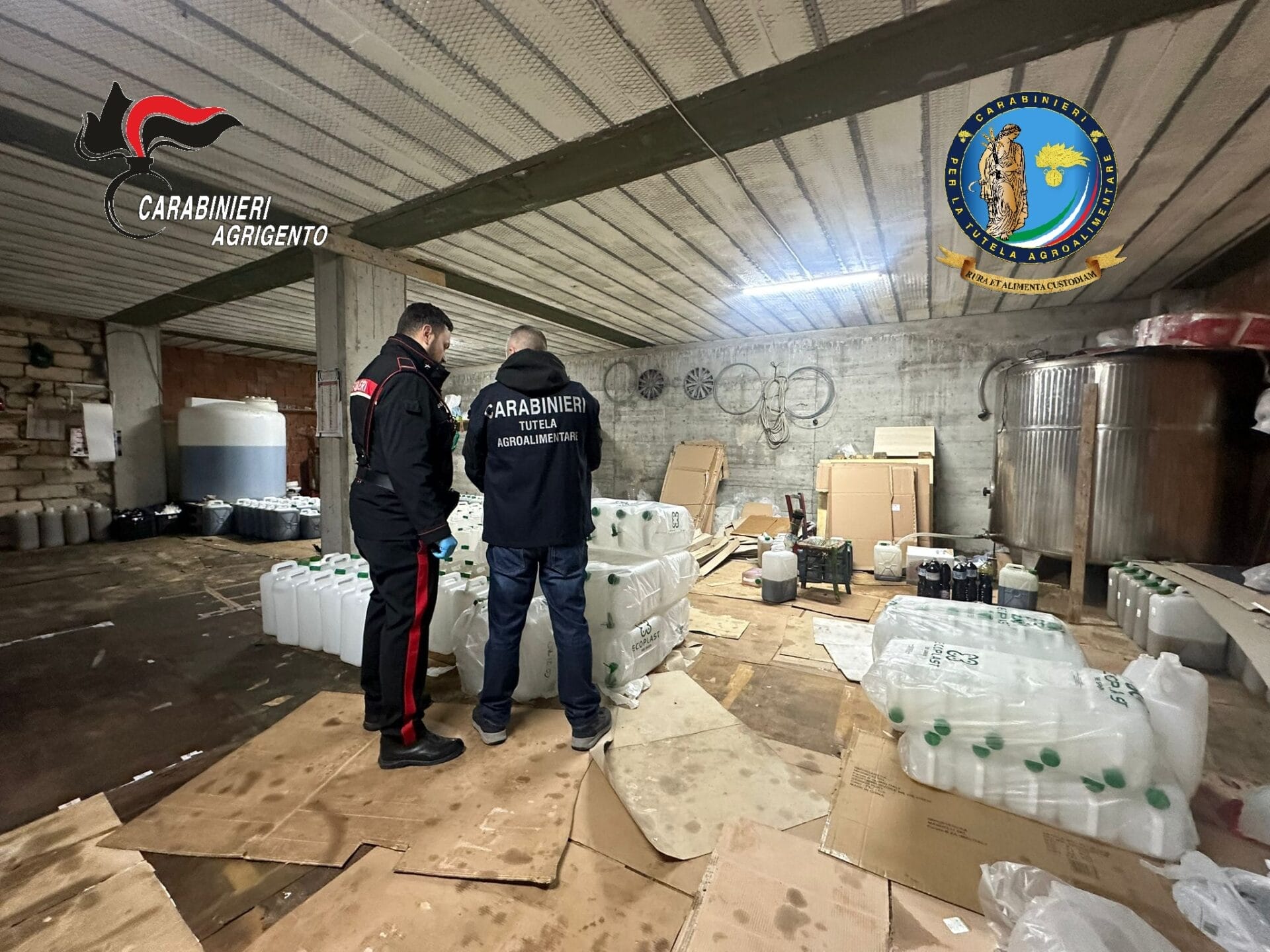 Frode sull’olio, 24 perquisizioni in provincia di Agrigento: sequestrati documenti e materiale informatico 3 Foto 2 2@ Frode sull’olio, 24 perquisizioni in provincia di Agrigento: sequestrati documenti e materiale informatico