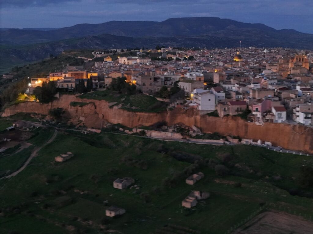 Frana 1 Niscemi sotto shock: nuova frana, chiuso il secondo accesso alla città