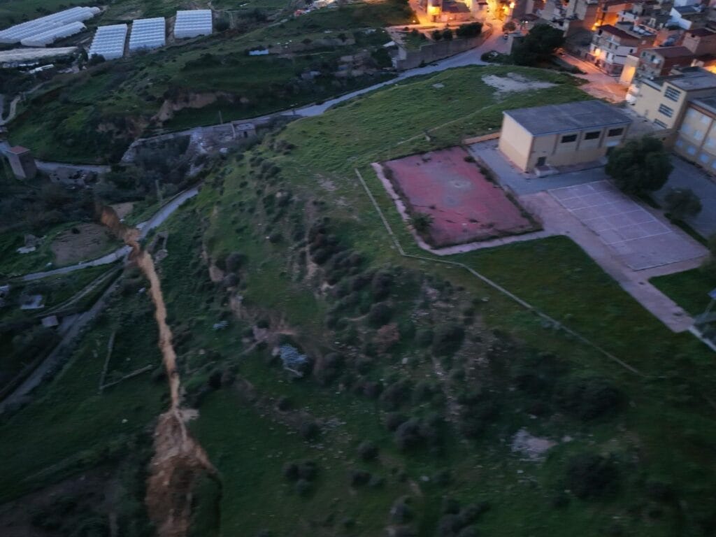 Frana 2 Niscemi sotto shock: nuova frana, chiuso il secondo accesso alla città