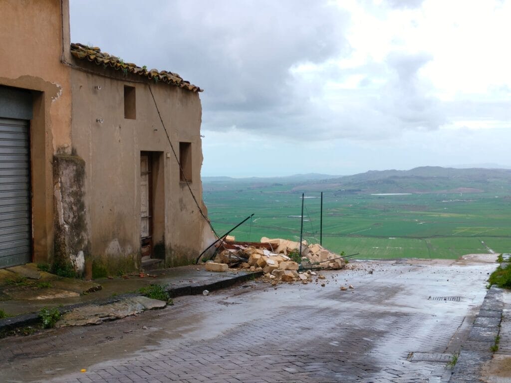 Frana Niscemi 1 Evacuati 500 residenti a Niscemi per la frana, Protezione civile in azione