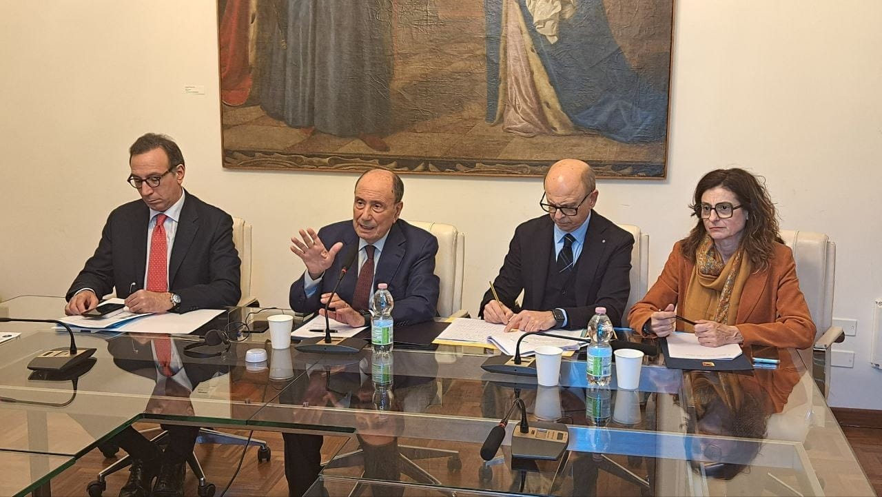 Ciclone Harry, via ai ristori: la Regione sblocca i primi aiuti per le imprese danneggiate 13 Ciclone Harry, la Sicilia conta i danni: 740 milioni di euro secondo la Protezione Civile