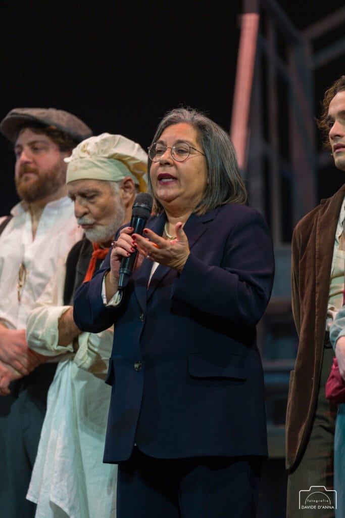 684 "Camicette Bianche - il musical" : dalla Sicilia all’America storie di emigrazione tra sogni e coraggio