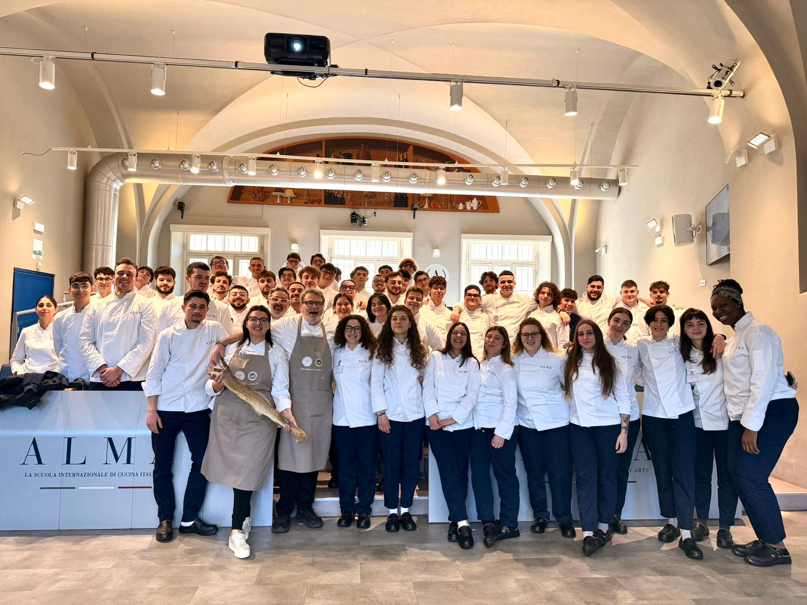 ALMA Andreacchio La tradizione gastronomica messinese approda ad ALMA: la chef Andreacchio racconta agli studenti l'iconico Stocco a ghiotta