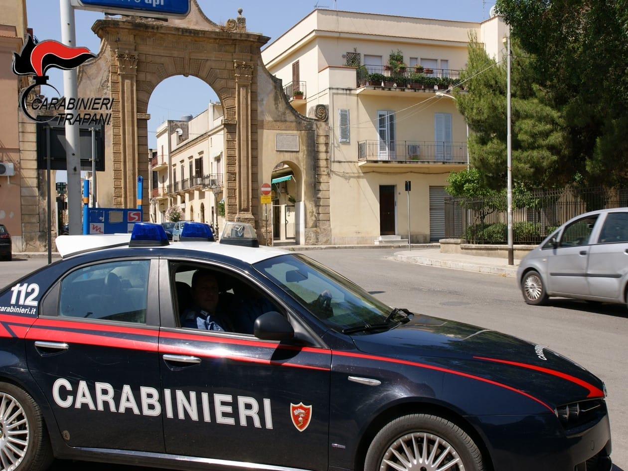 Caselvetrano Radiomobile repertorio Castelvetrano, aggredisce con una spranga i Vigili del Fuoco intenti a spegnere un rogo