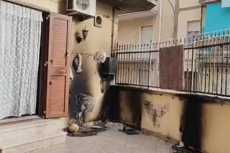 86894b5f337102f5299016e33db59abc Gela, incendio nell’area esterna della casa di un assessore