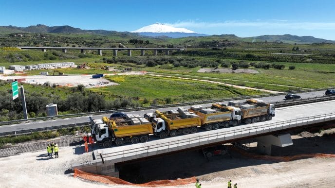 Foto 3 A19 Palermo-Catania, concluse le prime prove di carico sul viadotto Alfio