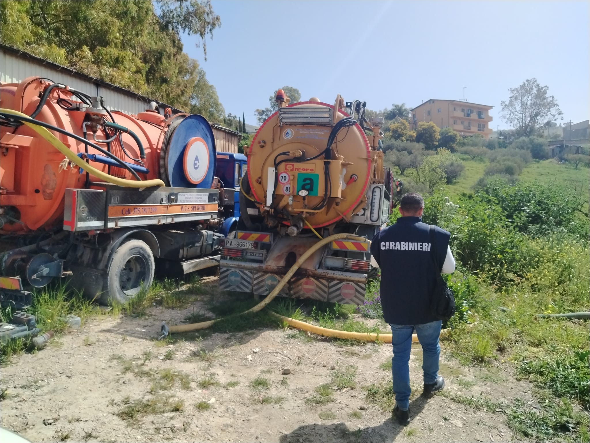 Foto 3 Agrigento, deposito incontrollato di rifiuti e officina abusiva: scatta il sequestro