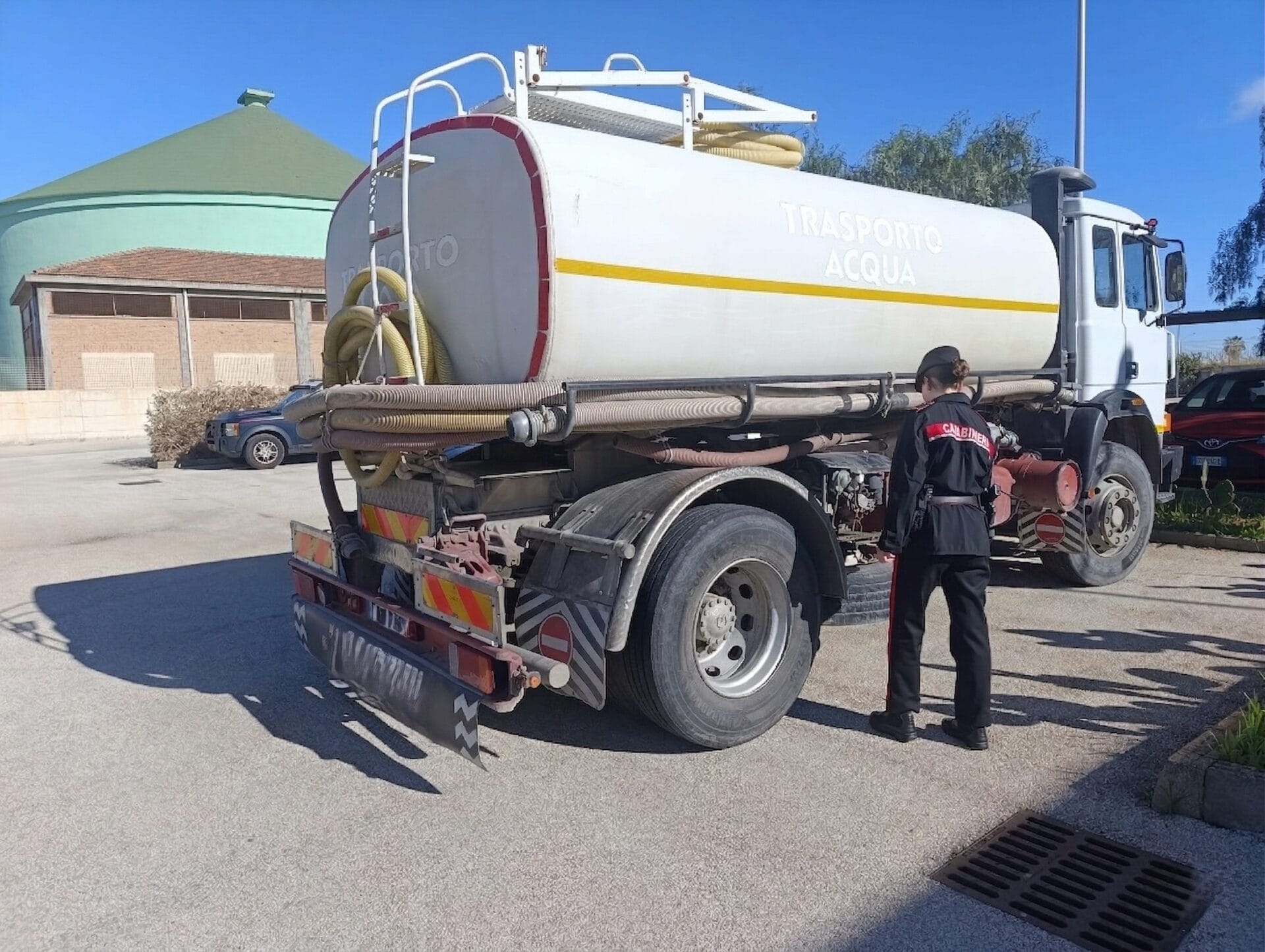 Foto Autobotte senza autorizzazioni, scatta la sanzione a Canicattì