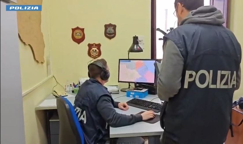 Frame 1 A Palermo operazione DIGOS antiterrorismo. Propaganda jihadista sui social: due arresti