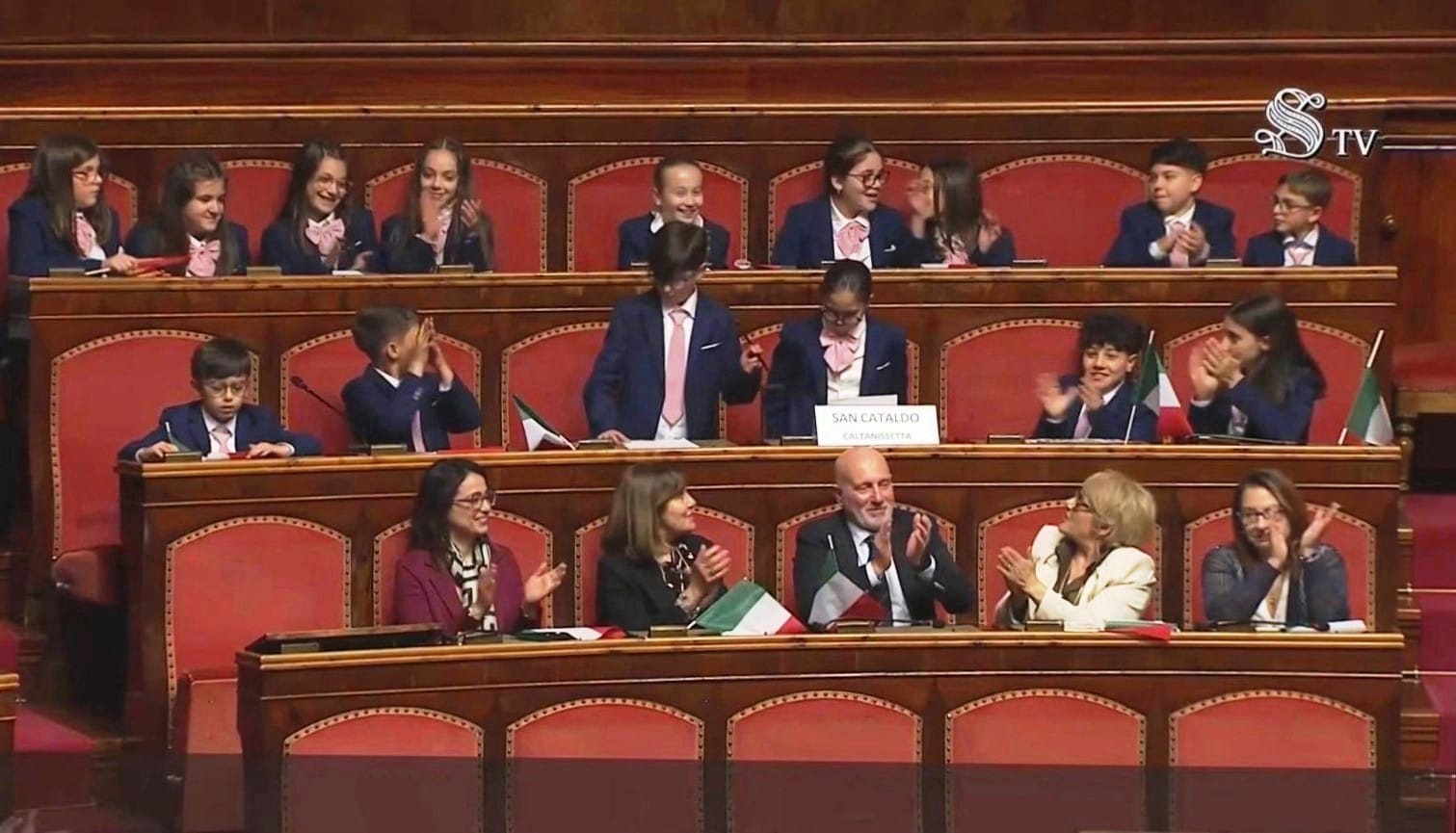 PHOTO 2026 04 24 14 42 44 San Cataldo. L'Istituto “Carducci” riceve al Senato il primo premio del Concorso Nazionale “Vorrei una Legge che…”
