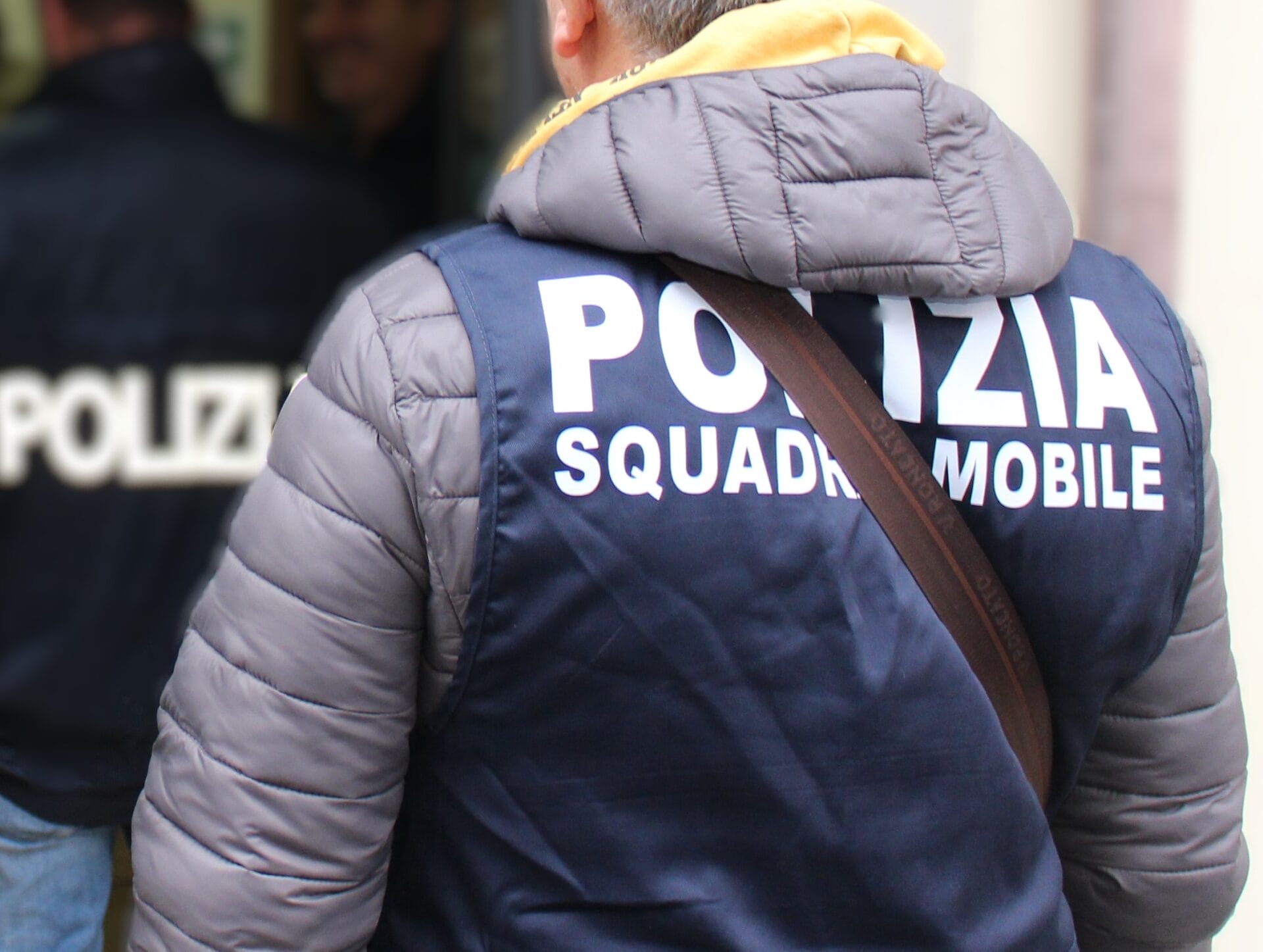 S.M Rapina in una tabaccheria a Caltanissetta, due arresti: fermati dopo un inseguimento