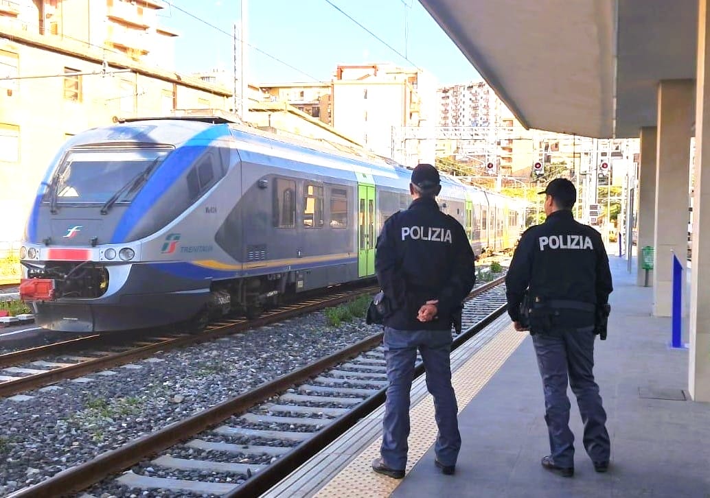 polfer stampa2 Caltanissetta, due minorenni segnalati per aver ostacolato un treno: rischiato il deragliamento