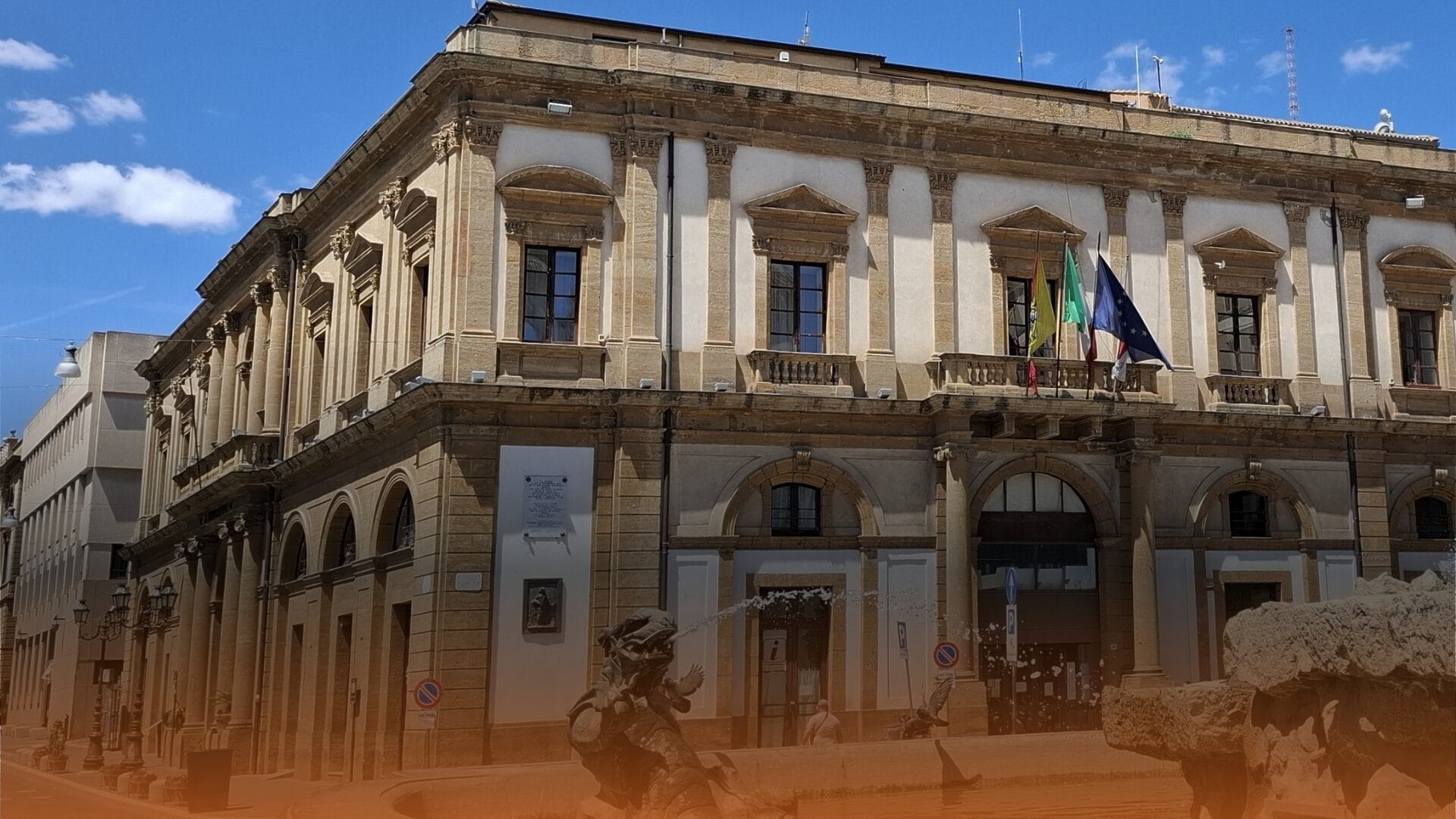 Comune 4 maggio Caltanissetta illumina Palazzo del Carmine di arancione per le sindromi di Ehlers-Danlos
